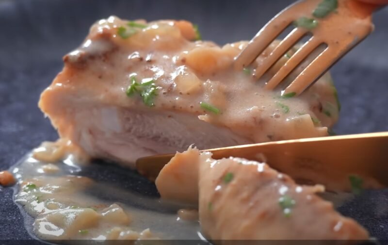 Курица в сметанном соусе: вкусно и просто. Почему я не знала этот рецепт раньше