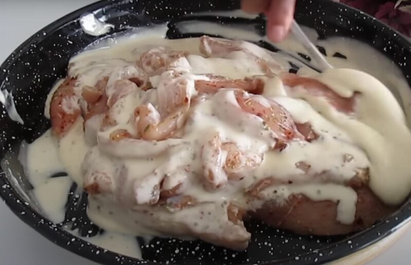 Просто, дешево и очень сочно. Самый вкусный рецепт курицы на ужин: блюдо на каждый день