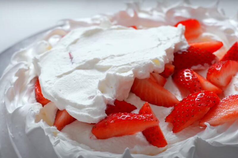 Самый нежный торт без муки. Торт "Павлова" - безе с клубникой