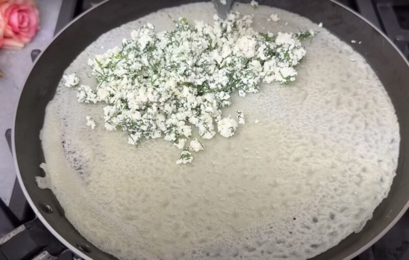 Вкусные ленивые "Чуду". Только мука и вода: тесто не раскатываю, а наливаю на сковороду