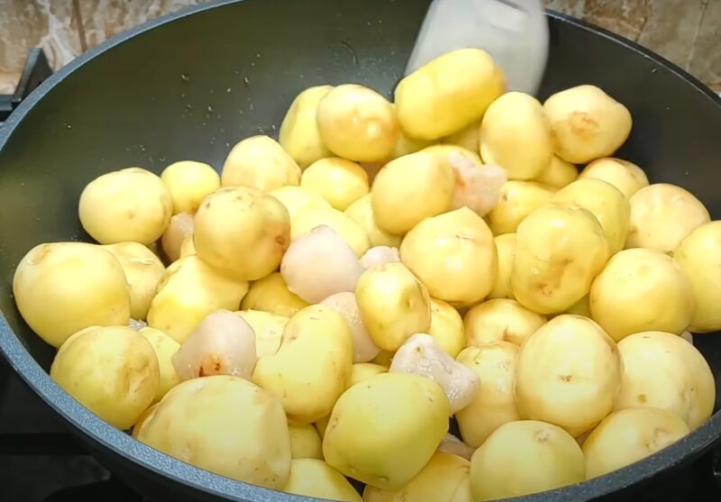 Такое блюдо захочешь снова и снова. Жареная картошка с салом и яйцом: шикарный рецепт