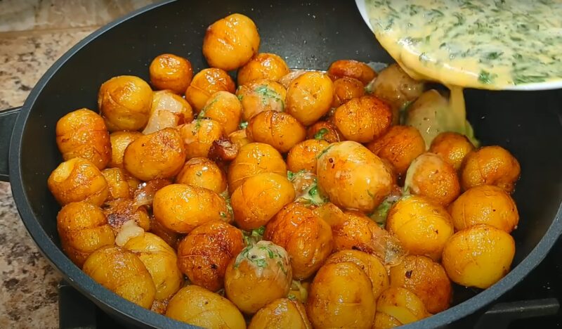 Такое блюдо захочешь снова и снова. Жареная картошка с салом и яйцом: шикарный рецепт