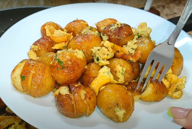 Такое блюдо захочешь снова и снова. Жареная картошка с салом и яйцом: шикарный рецепт