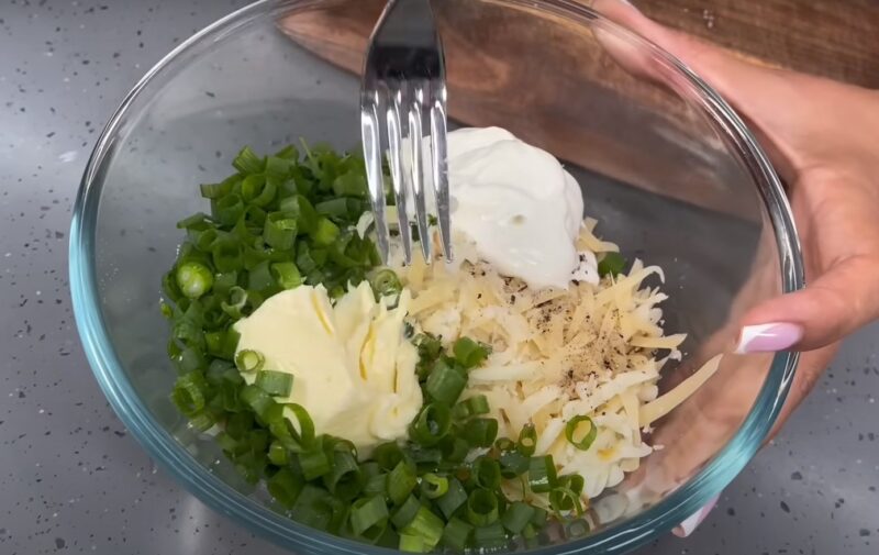 Бутерброды "Слепила из того, что было". Просто замораживаю остатки сыра и готовлю вкусную закуску