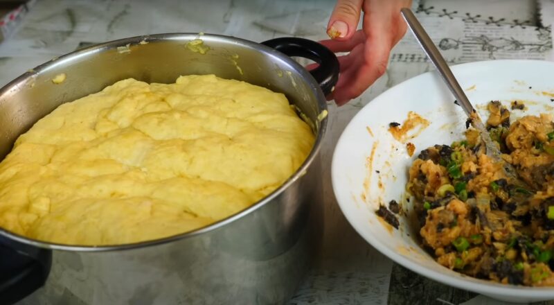 Пирожки хрустящие и очень вкусные. Готовлю быстро на сковороде